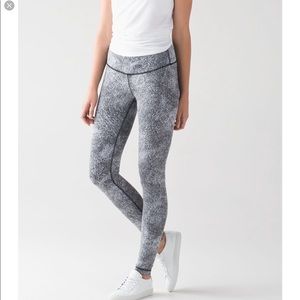 Lululemon Wonder Under Crops, Size 8